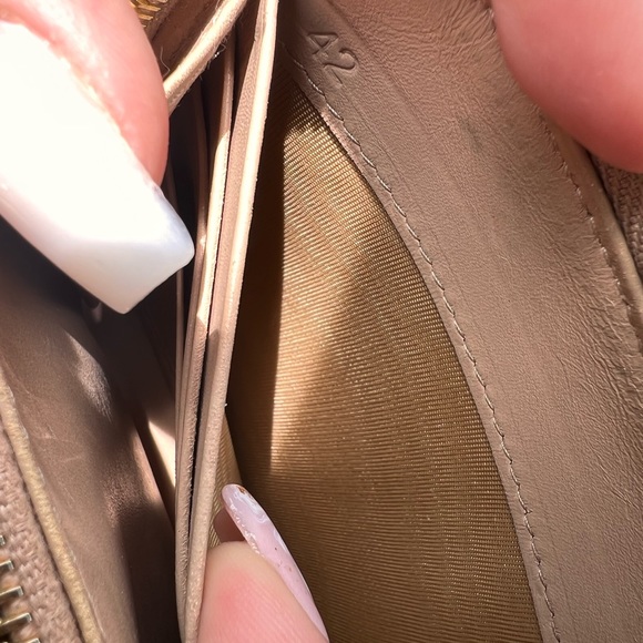 COPY - Prada - Picture 8 of 8